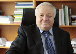 Prof Rashid Sunyaev, director emeritus at MPA
